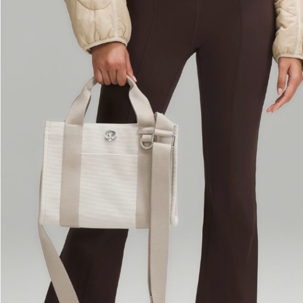 Lululemon Elegant Cream Tote Bag 4.5 L